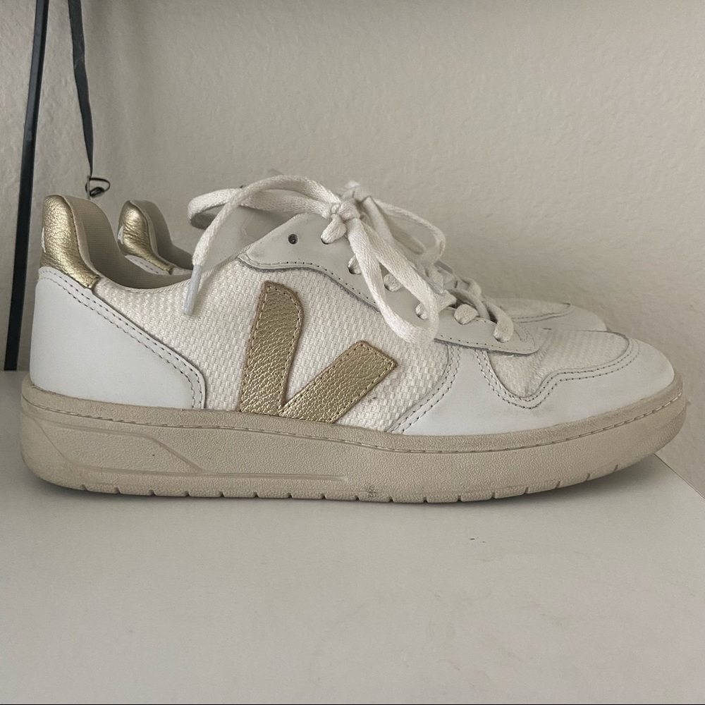 Veja Sneakers Size 8